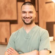 Dr. Petru Mitrașcă, medic implantolog la Step Dental